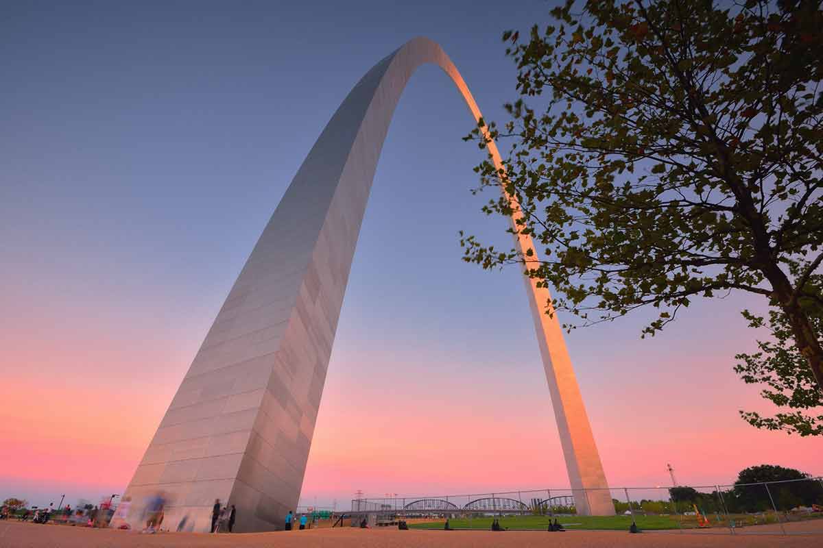 famous landmarks missouri Gateway Arch in St. Louis
