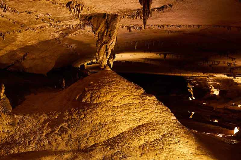 famous landmarks of kentucky Image of large cavein Kentucky with stalagmites and stalactites