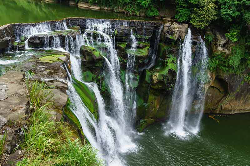 famous taiwan landmarks shifen waterfall
