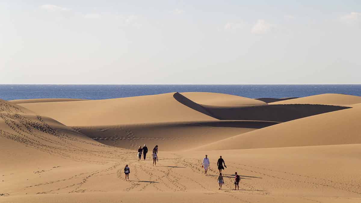 free things to do in gran canaria walking over the Maspalomas dunes