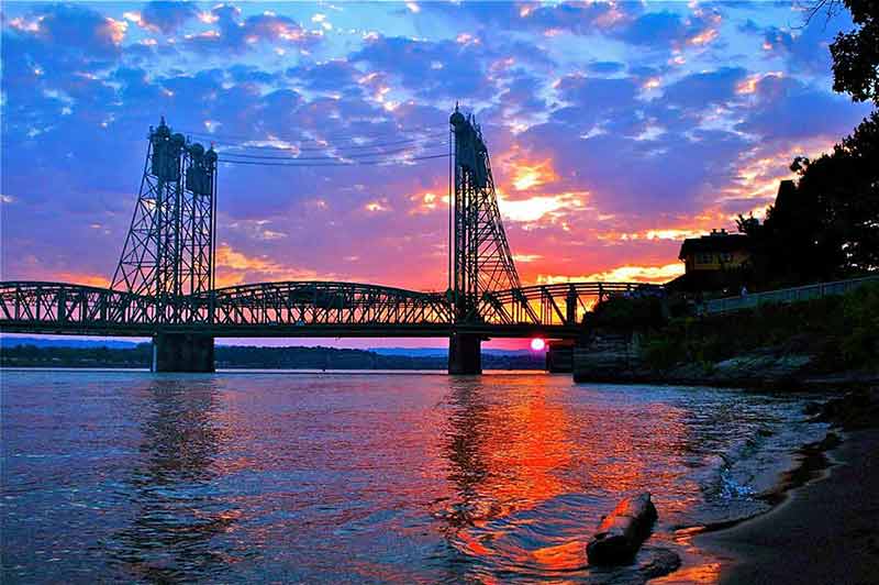 free things to do in vancouver wa Vancouver at sunset ove rthe bridge