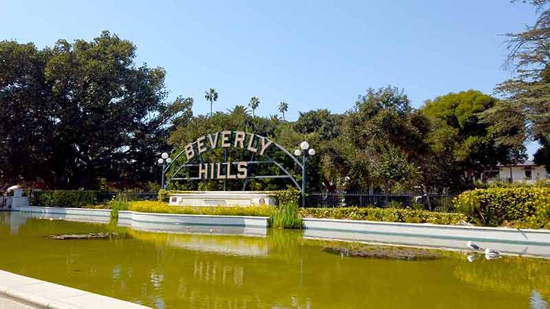 fun things to do in beverly hills sign that says Beverly Hills in a garden