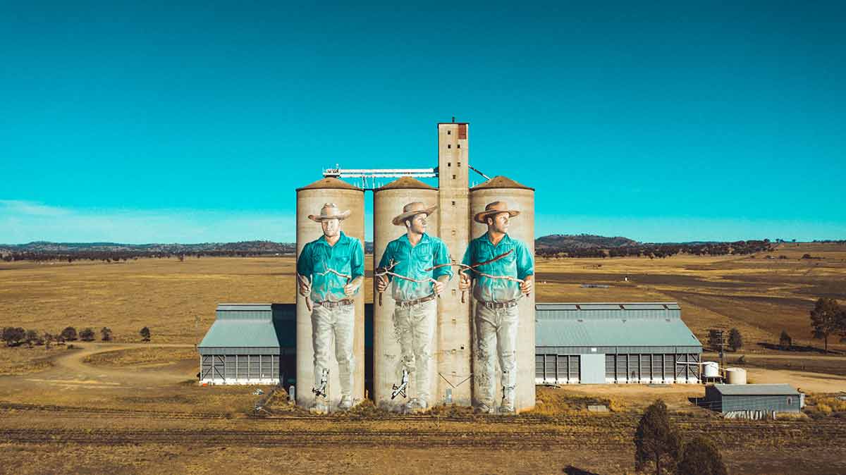 one of the fun things to do in tamworth is visiting Barraba silos. 