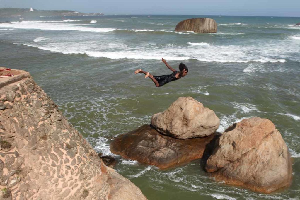 galle cliff divers