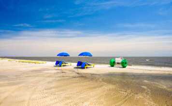 gulfport mississippi beaches lounge chairs and paddle wheel