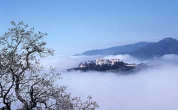 This California Castle Looks Like It Belongs In Europe hearst castle 8