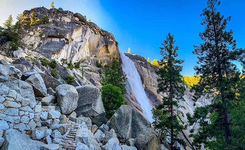hiking trails with waterfalls in southern california