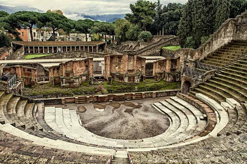 historical italy landmarks pompeii