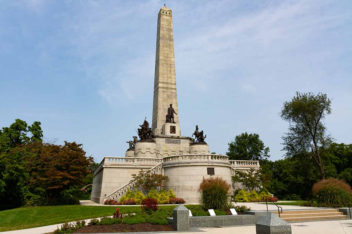 historical landmarks in illinois Abraham Lincoln's Tomb