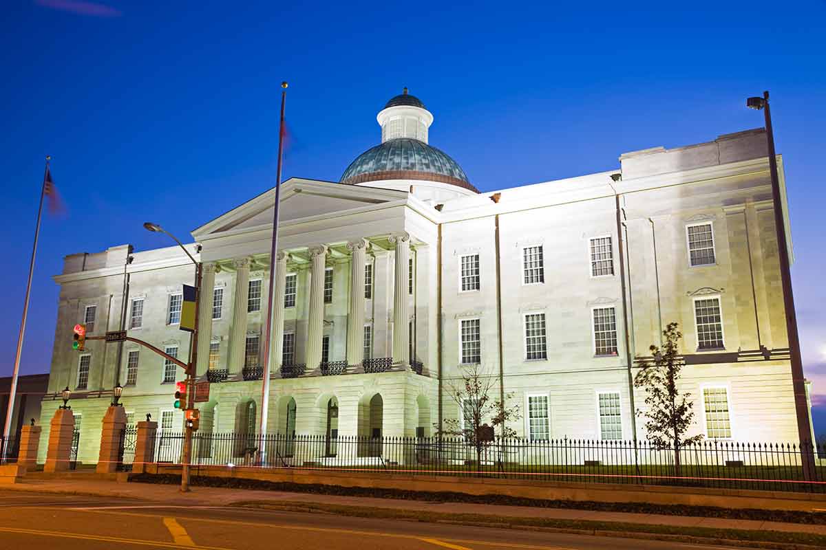 historical landmarks in mississippi State Capitol building at night