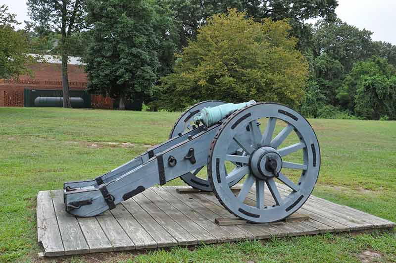 historical landmarks in virginia yorktown cannon