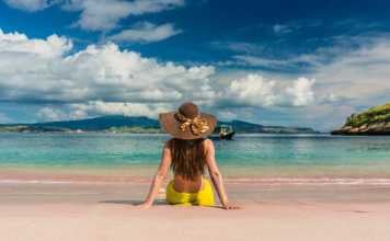 how many islands in indonesia