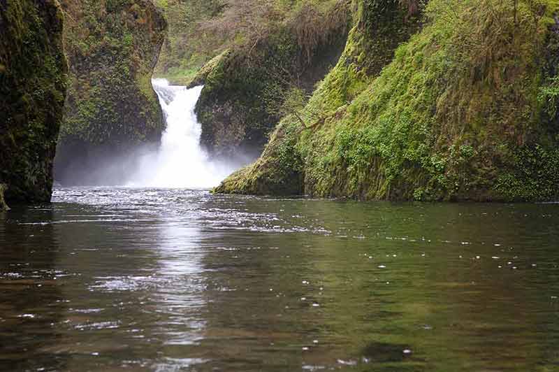 how many waterfalls are in oregon