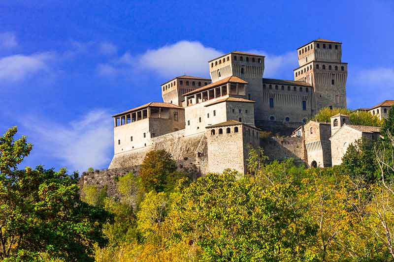 italy castles (torrechiara)