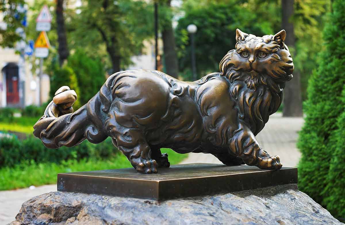 kiev ukraine landmarks cat sculpture