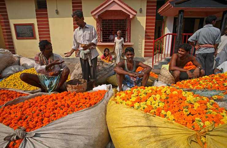10 Fascinating Places To Visit In Kolkata That Will Surprise You kolkata flower market is the best place in kolkata to photograph people