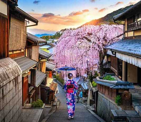 kyoto things to do at night woman wearing japanese traditional kimono walking