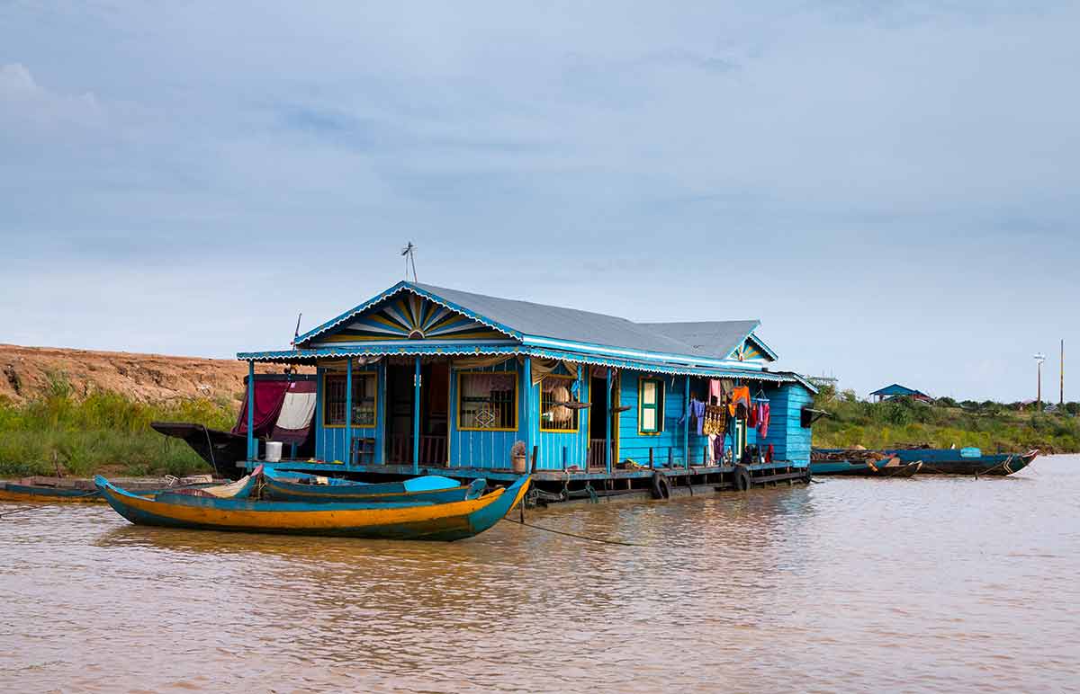 landmarks in cambodia blue house and boats on Lake Tonle Sap