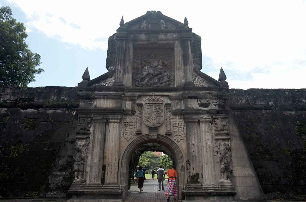 landmarks in manila