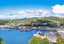 20 Beautiful Cities And Towns In Scotland That Look Straight Out Of A Movie A panoramic view of Oban on the west coast