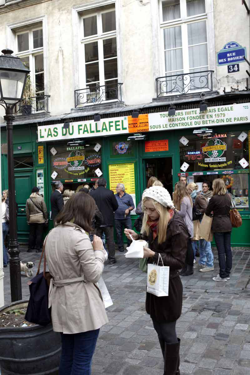 Le Marais walking tour falafel shop