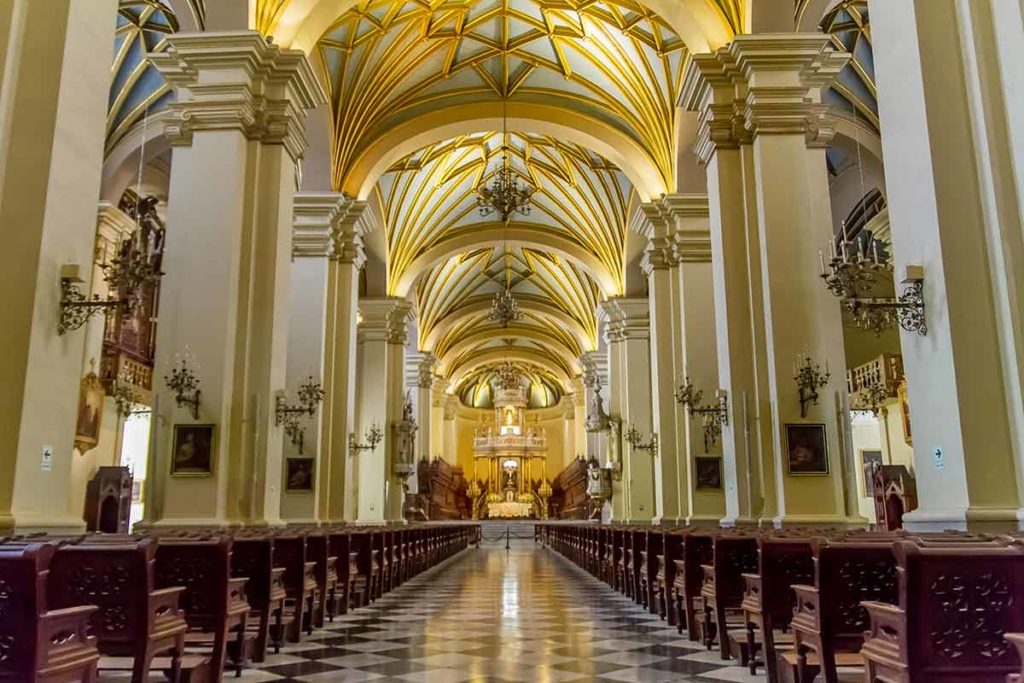 inside the cathedral de lima