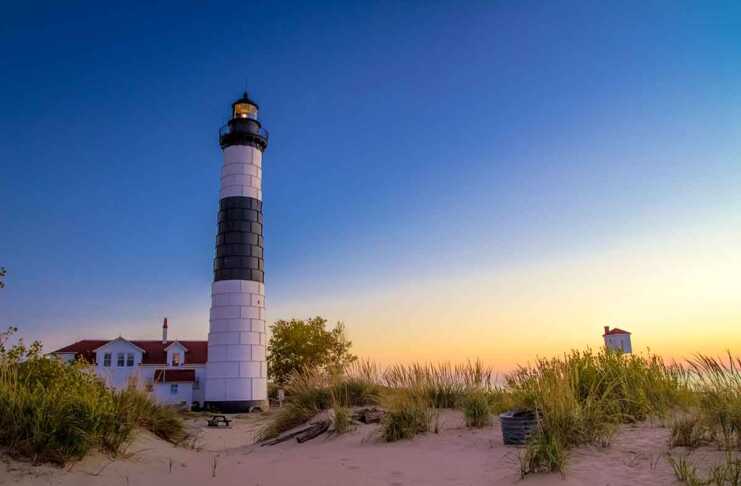 20 Things To Do In Ludington, Michigan for Lake Michigan Lovers ludington lake michigan lighthouse