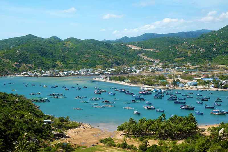 Picture of one of the main beaches in vietnam with boats anchored in Vinh Hy Bay in Ninh Thuan