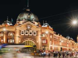 melbourne flinders street station at night