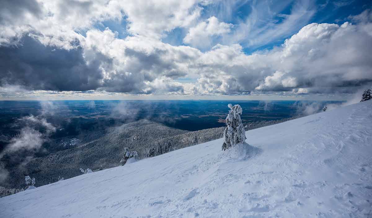 mount spokane ski slopes covered in snow