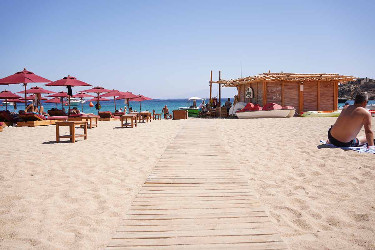 Pathway down to the shoreline on Paradise beach