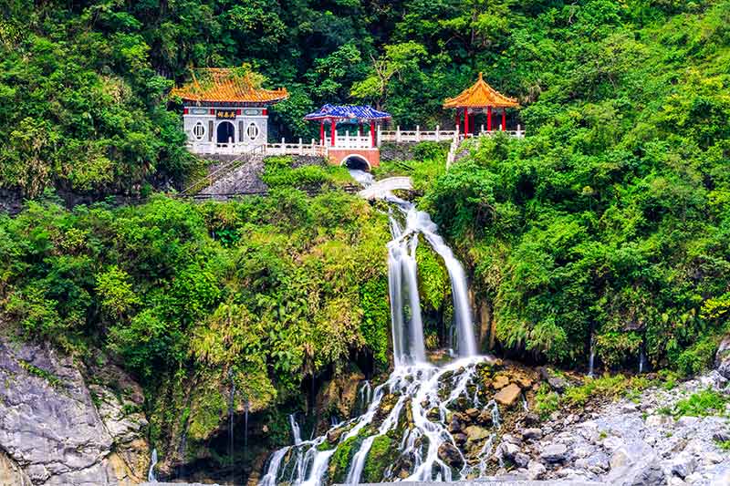 natural landmarks taiwan Changchun temple taroko gorge
