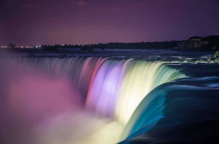 niagara falls at night lights