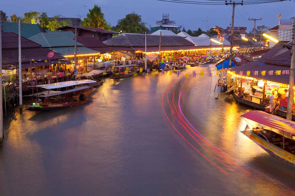 night market at pratunam bangkok