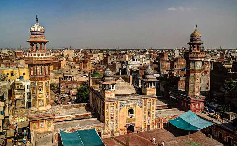 pakistan landmarks Wazir Khan Mosque and Lahore old town in the background