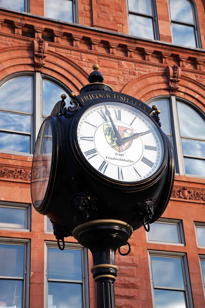 peoria street clock