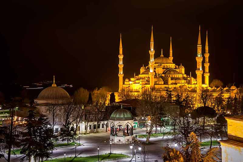 places to visit in istanbul at night