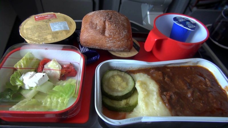 qantas airways economy food