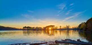 sunset on Beaver Lake near rogers arkansas