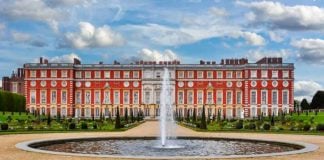 London Landmarks Every First-Time Visitor Must See royal london landmarks hampton court