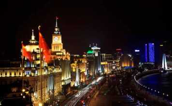 Shanghai Bund At Night With Cars