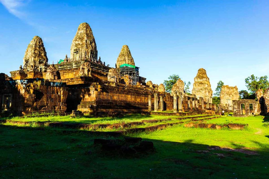 siem reap temples phnom bakheng