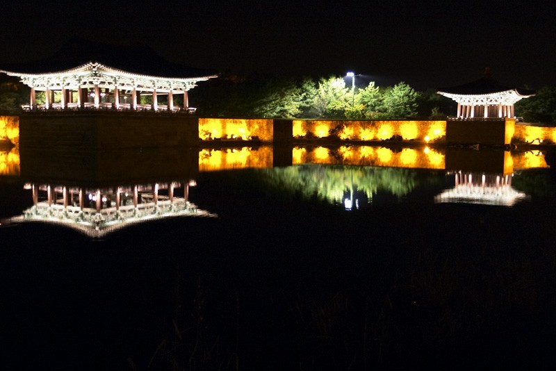 Anapji pond at night