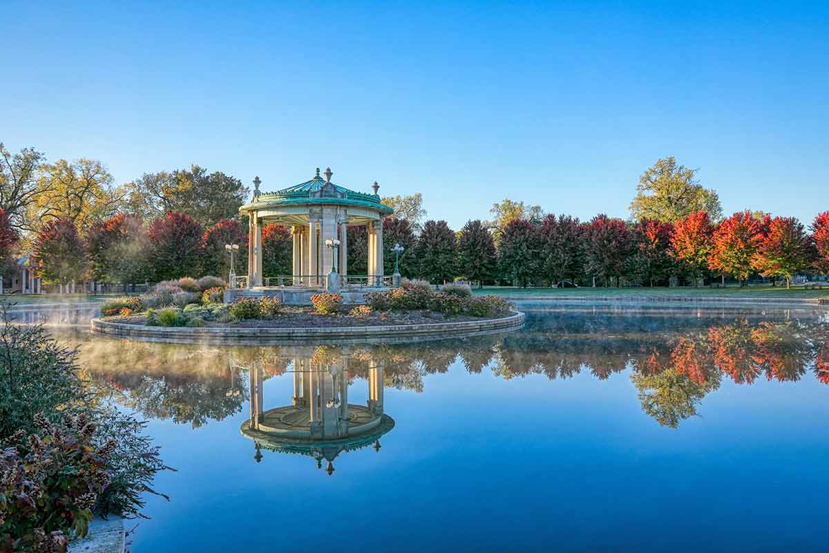 st louis forest park rotunda and lake