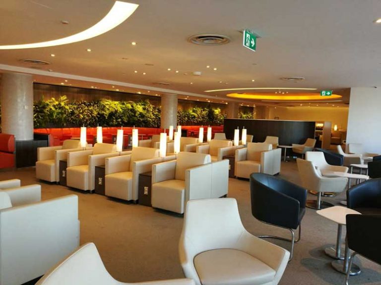 sydney airport lounge
