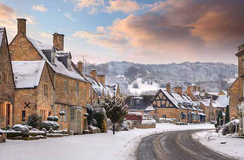 the best time to visit england Cotswold village of Broadway