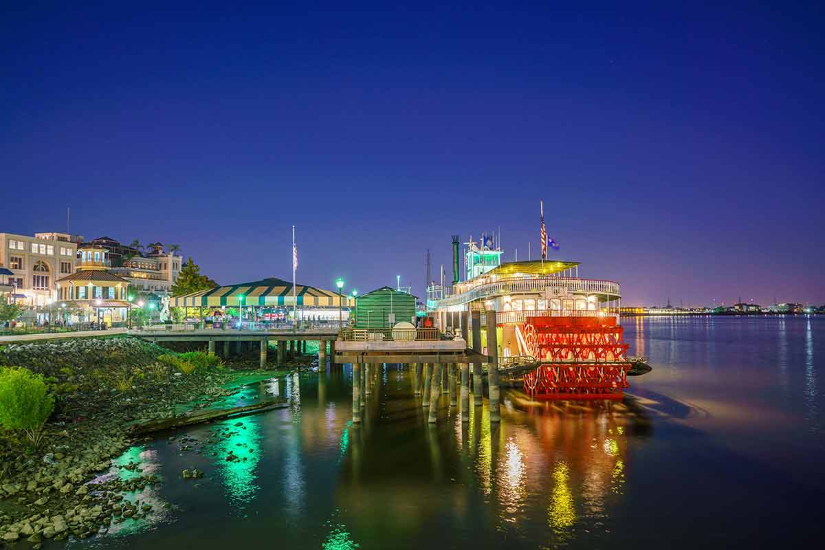 things to do at night in new orleans paddle steamer on Mississippi