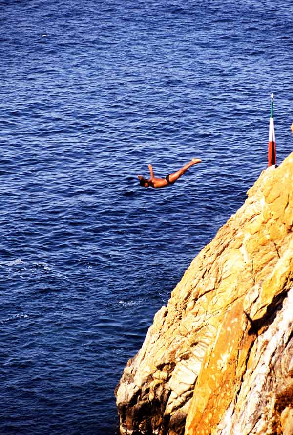 things to do in acapulco cliff divers