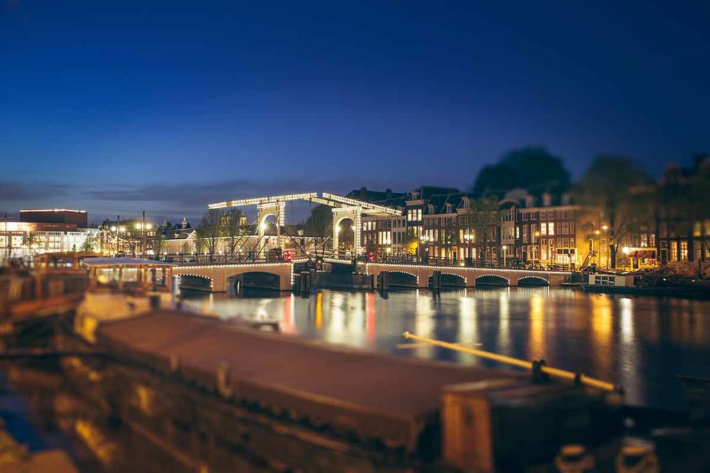 things to do in amsterdam at night
