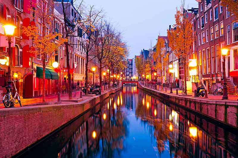 things to do in amsterdam at night red light district
